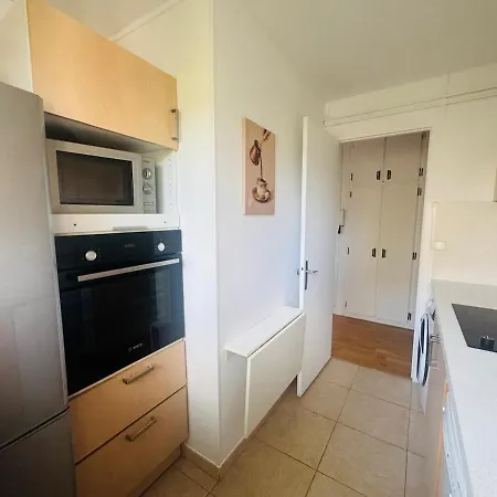 Charming Comfortable Near The Metro In Great Location
